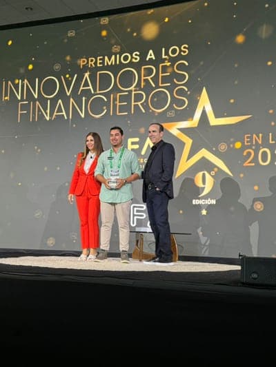 🏆 Simetrik reconocida en los Premios a los Innovadores Financieros en las Américas 2024