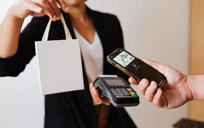🤝 AMAPRO, Microsoft y HackU democratizan la IA generativa en retail