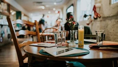 🍽️ Justo lanza Reservando.com para restaurantes