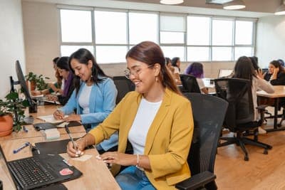 🤝 Laboratoria y Salesforce se Unen para Impulsar a Mujeres en Tecnología