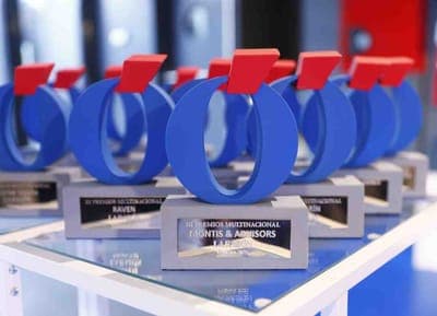 🏆 Raven, la primera chilena en ganar el Premio Multinacional LA RAZÓN