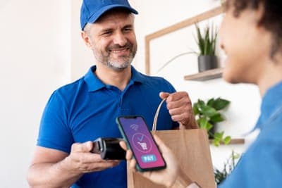 🚚 DispatchTrack forma alianza con Uber para entregas en Perú
