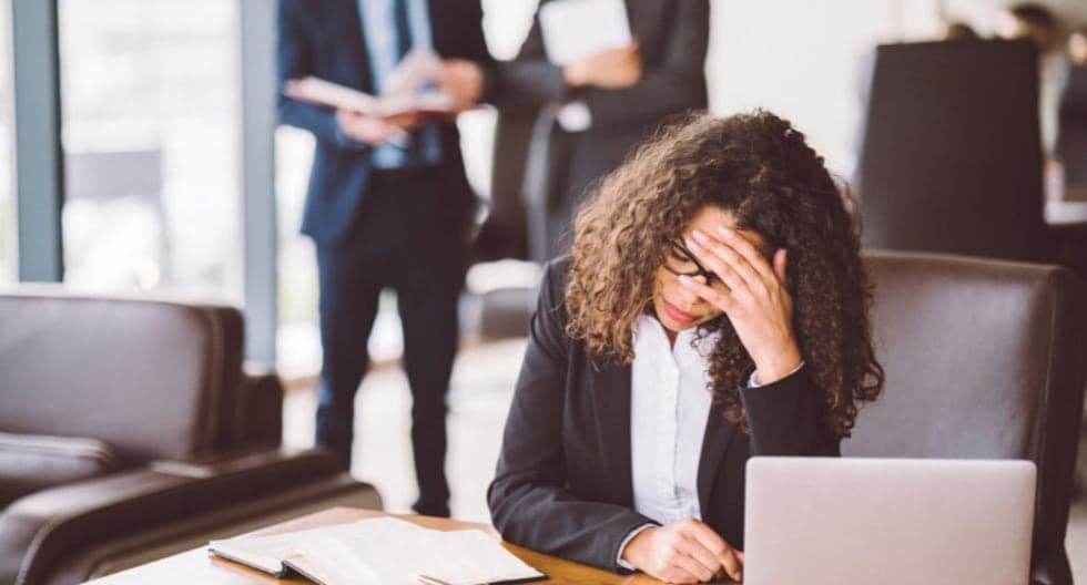 🚀 📊 Buk reporta que 1 de cada 6 trabajadores en Perú sufre de burnout frecuente