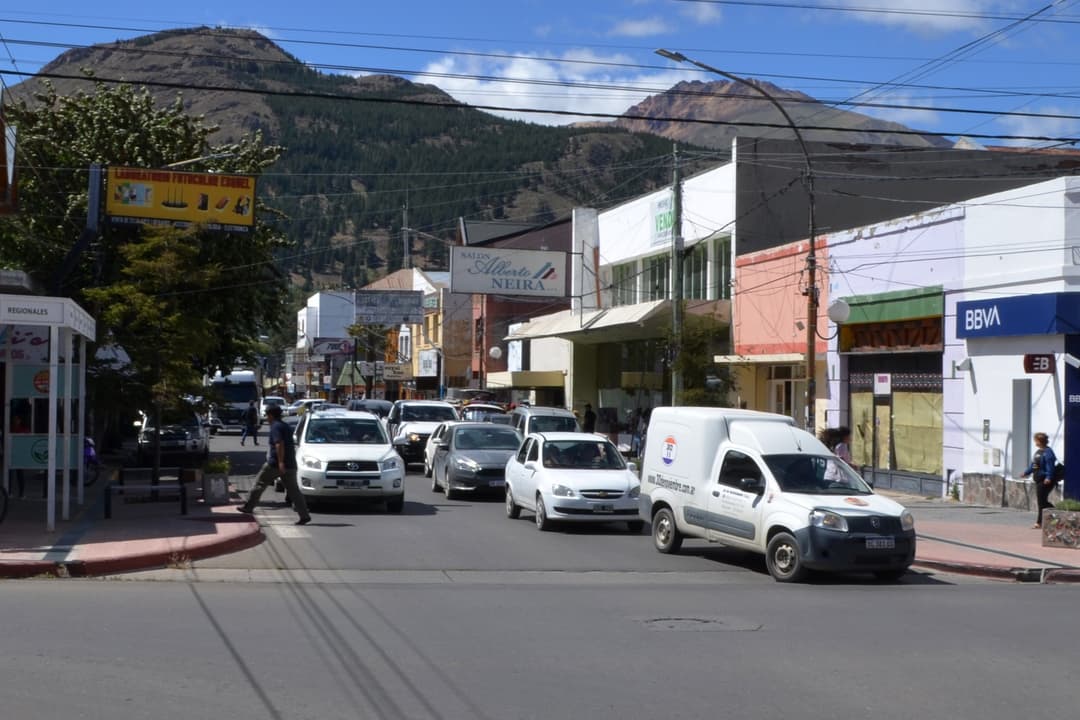 🌎 🚗 Uber evalúa desembarcar en Esquel con el respaldo del intendente local