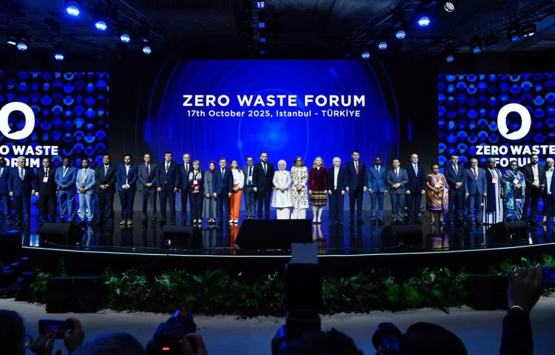 🌎 🌍 Beeok neutraliza huella de carbono en el Global Zero Waste Forum 2025