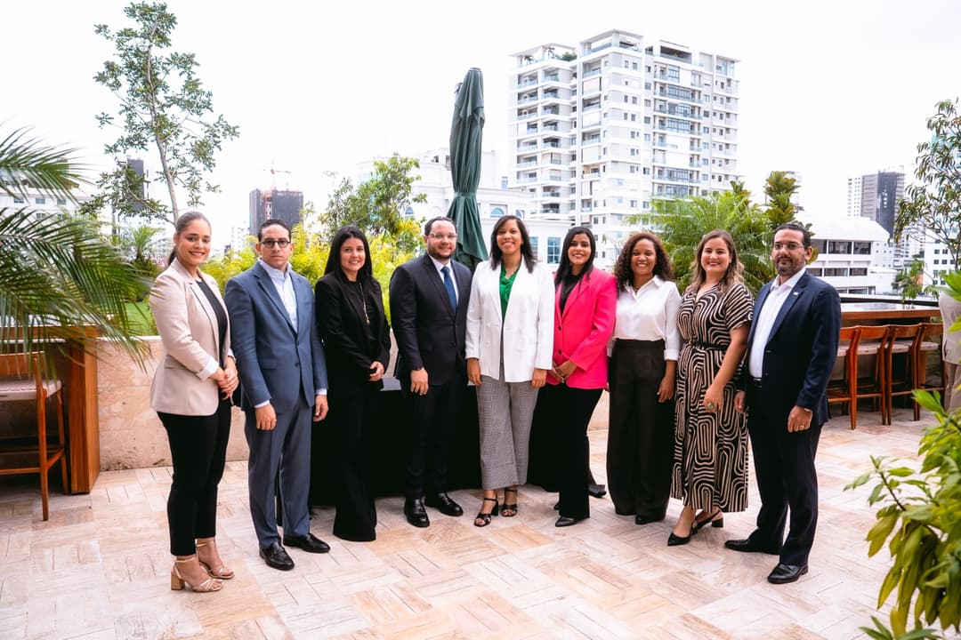 🤝 Adofintech se une a We Finance Code para apoyar mipymes femeninas en RD