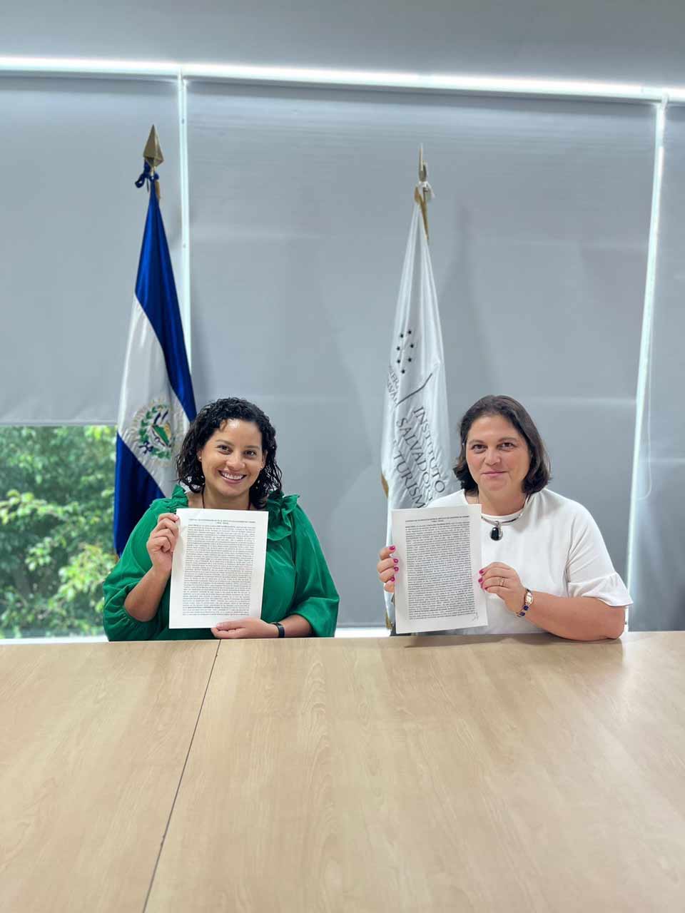 🚀 📲 Real Travel e ISTU firman convenio para digitalizar parques en El Salvador