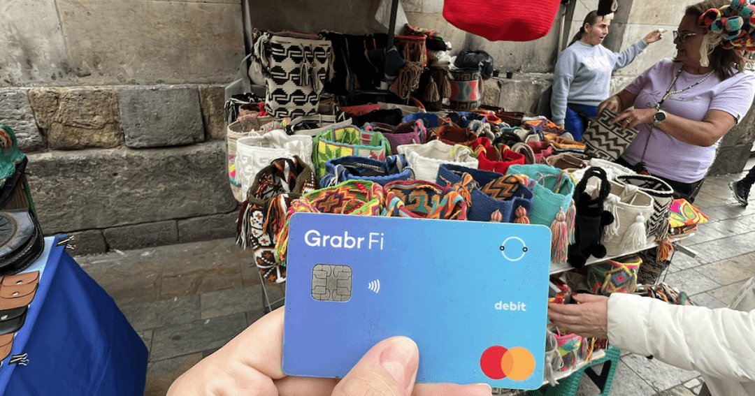 💳 GrabrFi lanza tarjeta de débito en USD para usuarios en Colombia