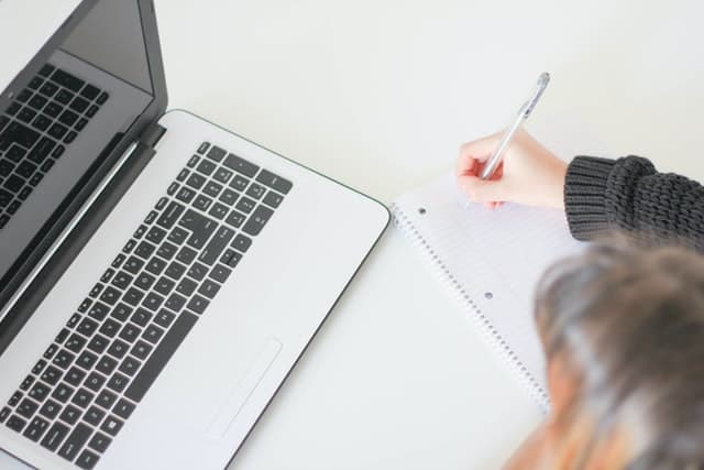 📚 Colegium adquiere KidsBook para expandir la educación temprana