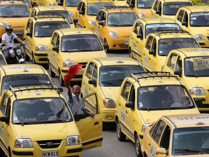 🚀 🚕 inDrive sella alianza con RTaxi para integrar 3,000 conductores en Bogotá
