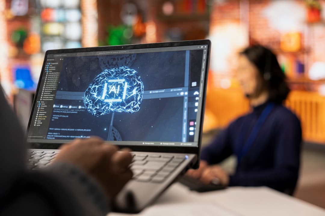 🤖 Solo el 4% de las vacantes de IA en Chile exigen postgrado, según estudio de Trabajando.com