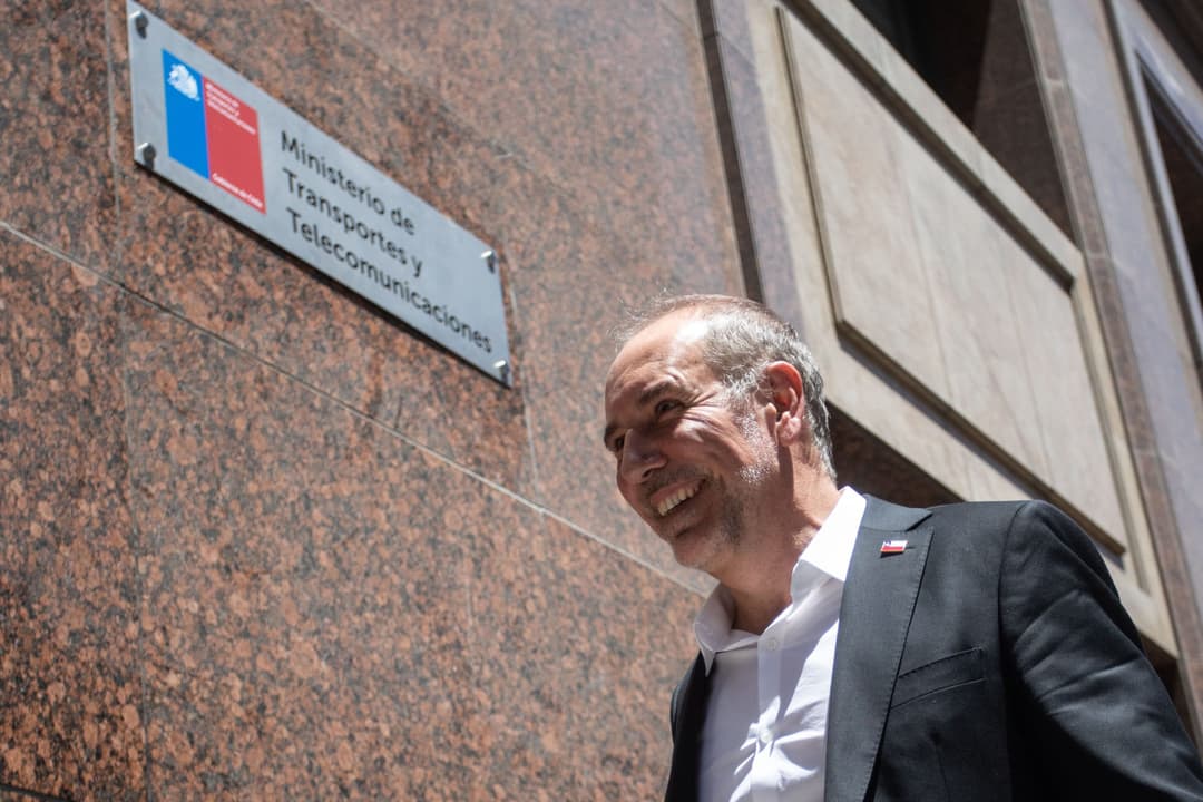 🚀 🚗 Chile define plazos para el nuevo reglamento de la Ley Uber y el avance del Cable Humboldt