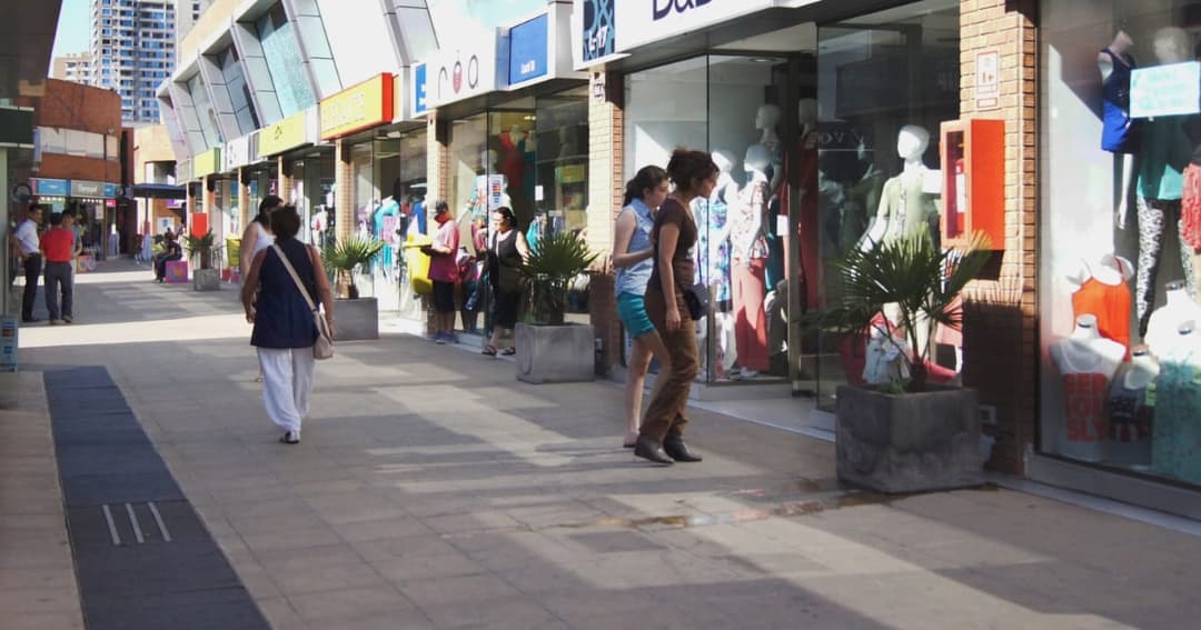 🛒 Mercado Libre firma alianza para digitalizar locatarios de Patronato en Santiago