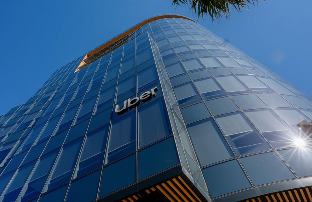 🌎 🚗 Uber invertirá US$ 100M en infraestructura para robotaxis y enfrenta cambios regulatorios en Argentina