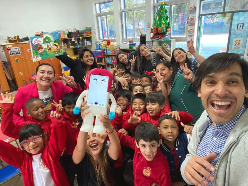 🤖 SIMA Robot y Caligrafix impulsan el aprendizaje con IA en escolares chilenos