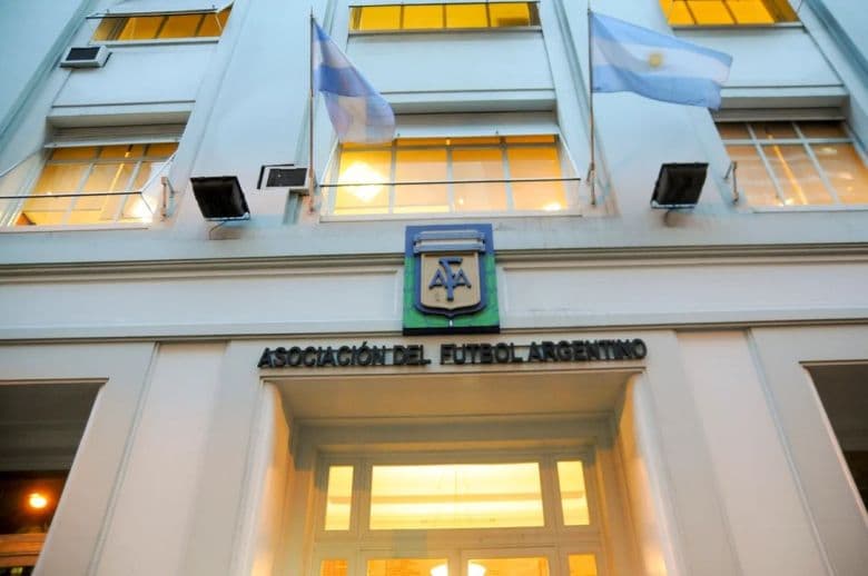 🌎 ⚽️ AFA firma acuerdo histórico con Win Investments para financiar clubes argentinos
