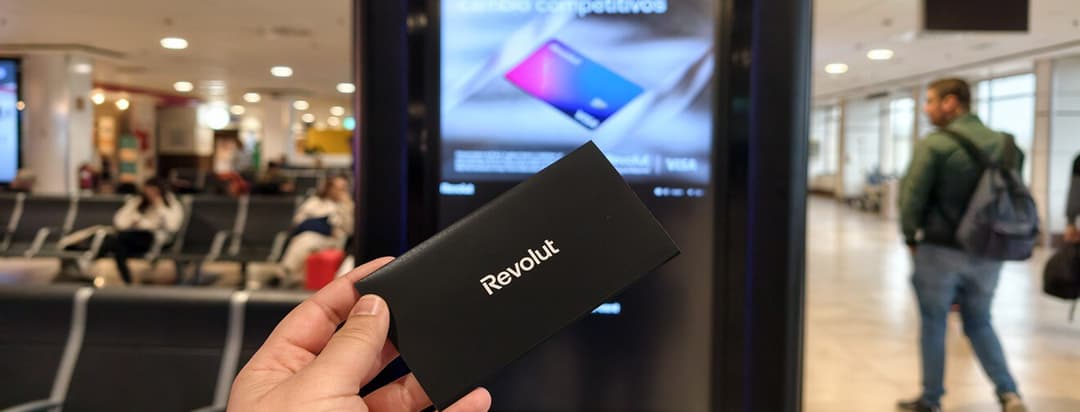 💳 La agresiva táctica de captación de Revolut a través de cajeros físicos