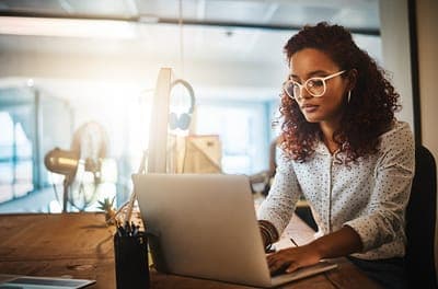 📝 Convocatoria: Talently anuncia la 3ra edición de 'Becas para Mujeres Developers'