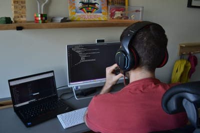 🧑🏽‍💻Henry busca dar educación en programación de 1K personas en Perú