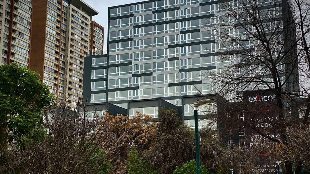 🏢 ComunidadFeliz reporta alza de casi 11% en gastos comunes en Santiago