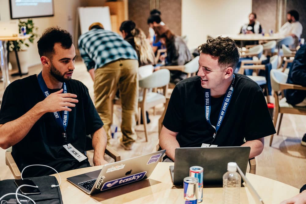 🚀 Los fundadores de Tasky serán jurados en Red Bull Basement Chile 2026