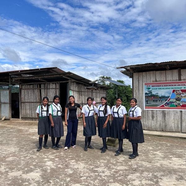 🚀 🛰️ Starlink y Yape conectan a más de 30,000 estudiantes en zonas rurales de Perú