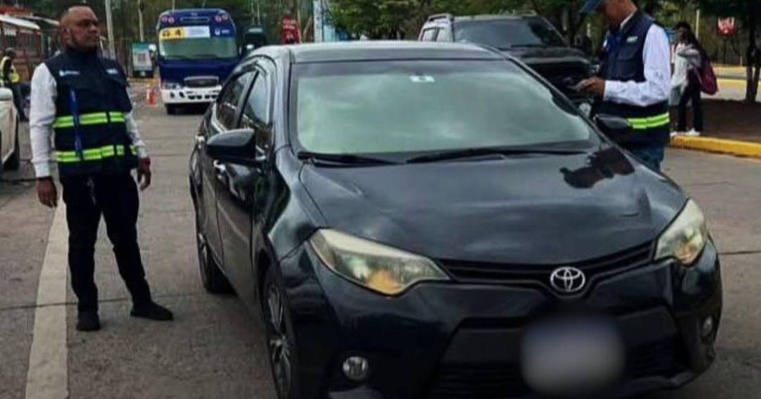 🚀 🚗 El IHTT decomisa más de 40 vehículos de Uber en Honduras por falta de permisos