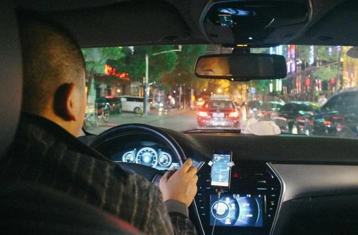 🚀 ⚖️ Uber, DiDi y Cabify generan nuevos debates regulatorios en el Concejo