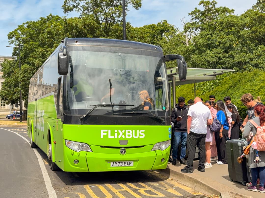 🌎 🚌 Flix y Greyhound expanden red de autobuses entre México y EE. UU.