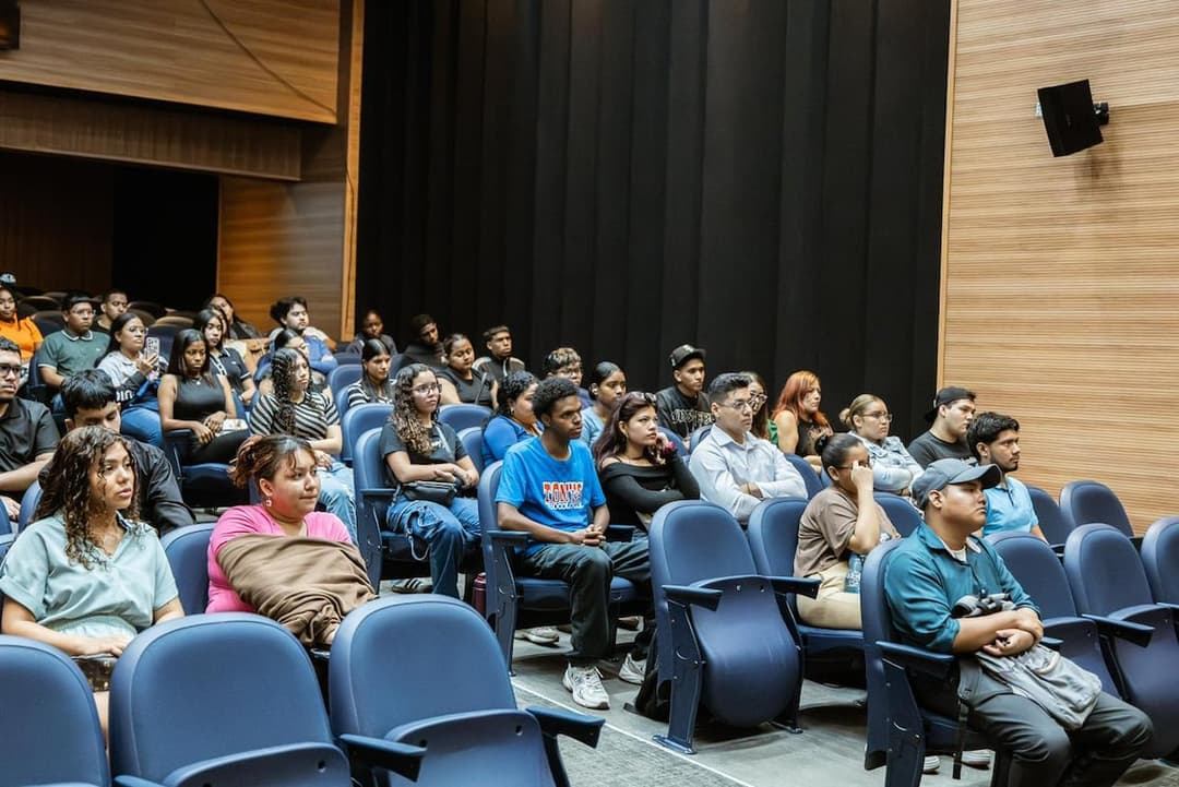 🚀 🎓 Alcaldía de Panamá entrega becas de Platzi a más de 80 jóvenes para formación tecnológica