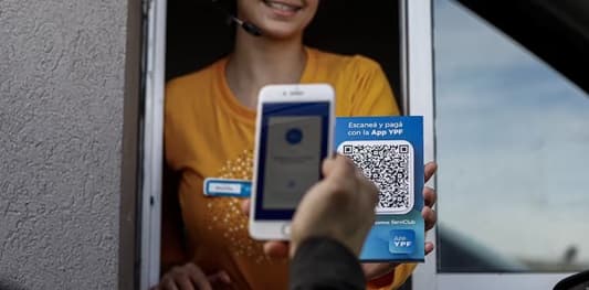 🚀 ⛽ YPF desiste de licencia bancaria y refuerza alianza fintech con Santander