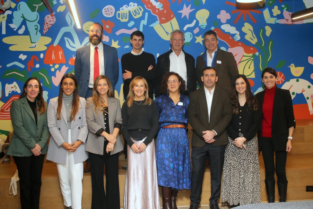 🤖 Buk lidera el lanzamiento de la primera Guía de Adopción de IA en el Trabajo