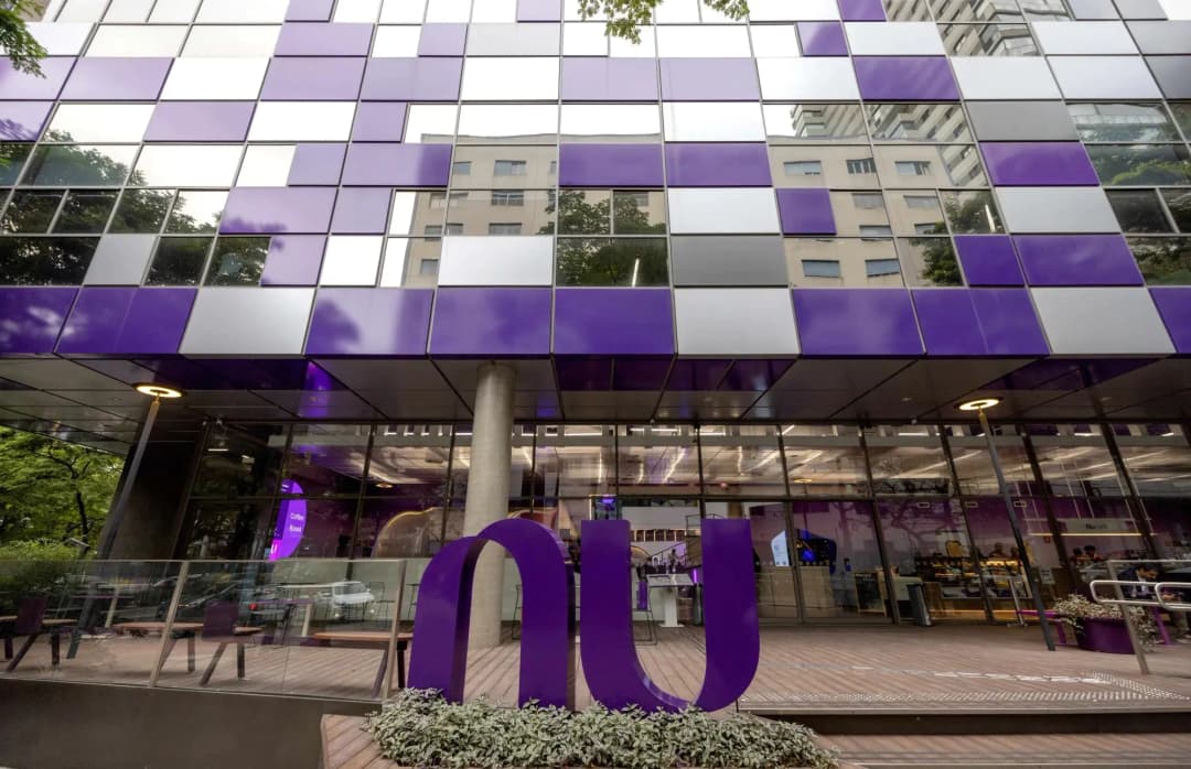 🤝 🏦 Nubank explora la compra de Monzo para expandirse a Europa