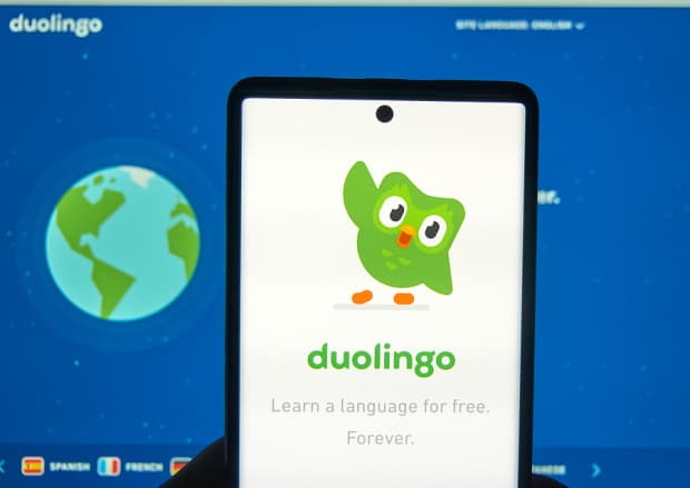 🚀 🦉 Duolingo alcanza hitos récord de usuarios y reservas impulsado por su estrategia de IA