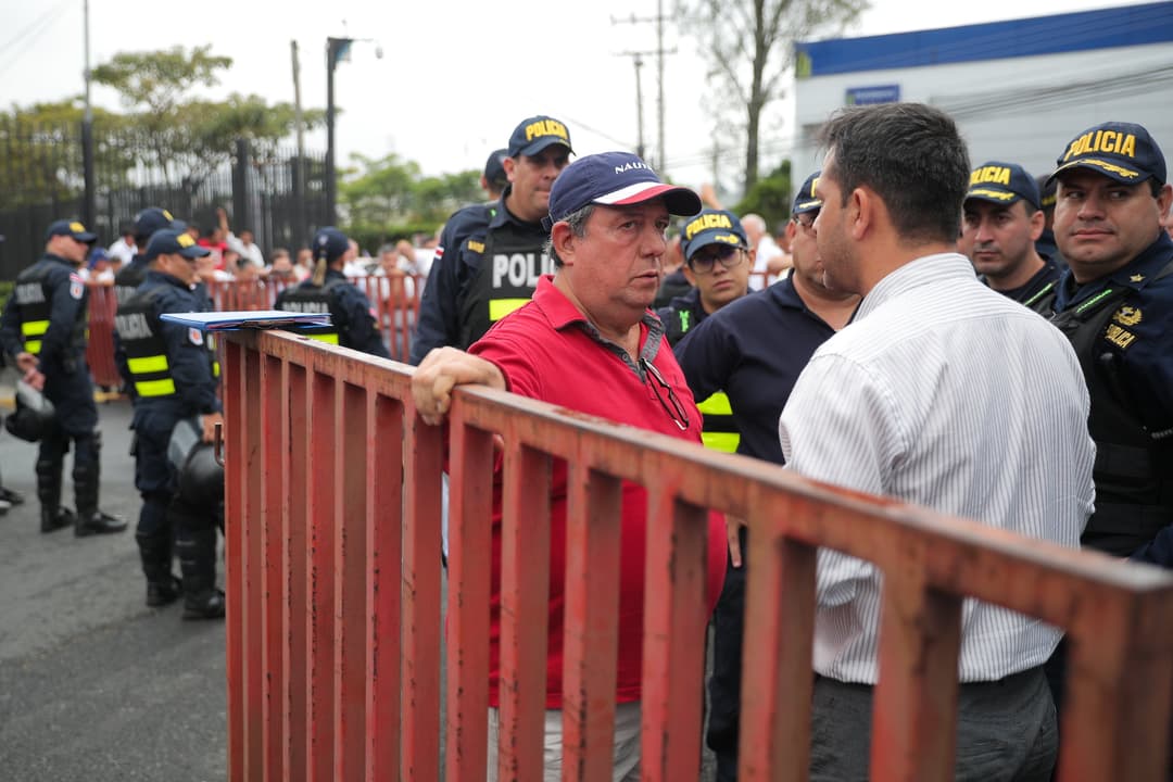 🚀 🚕 Líder de taxistas en Costa Rica califica a Uber como un "cáncer terminal" para el sector